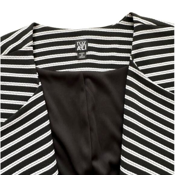 Roz & Ali Woman Black White Stripe Open Front 3/4 Sleeve Blazer Jacket Size 1X - Picture 8 of 12